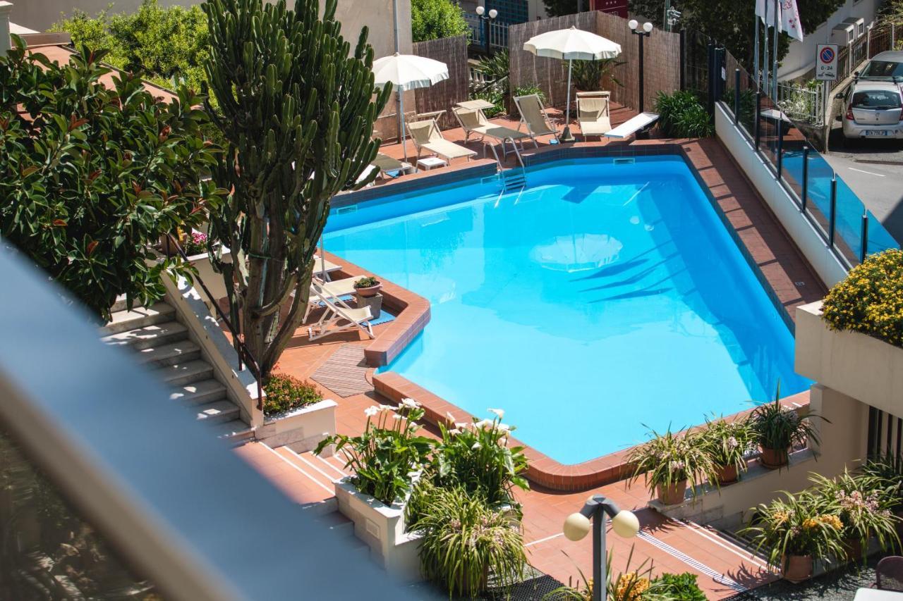 Coccodrillo Hotel & Apartments Varazze Zewnętrze zdjęcie