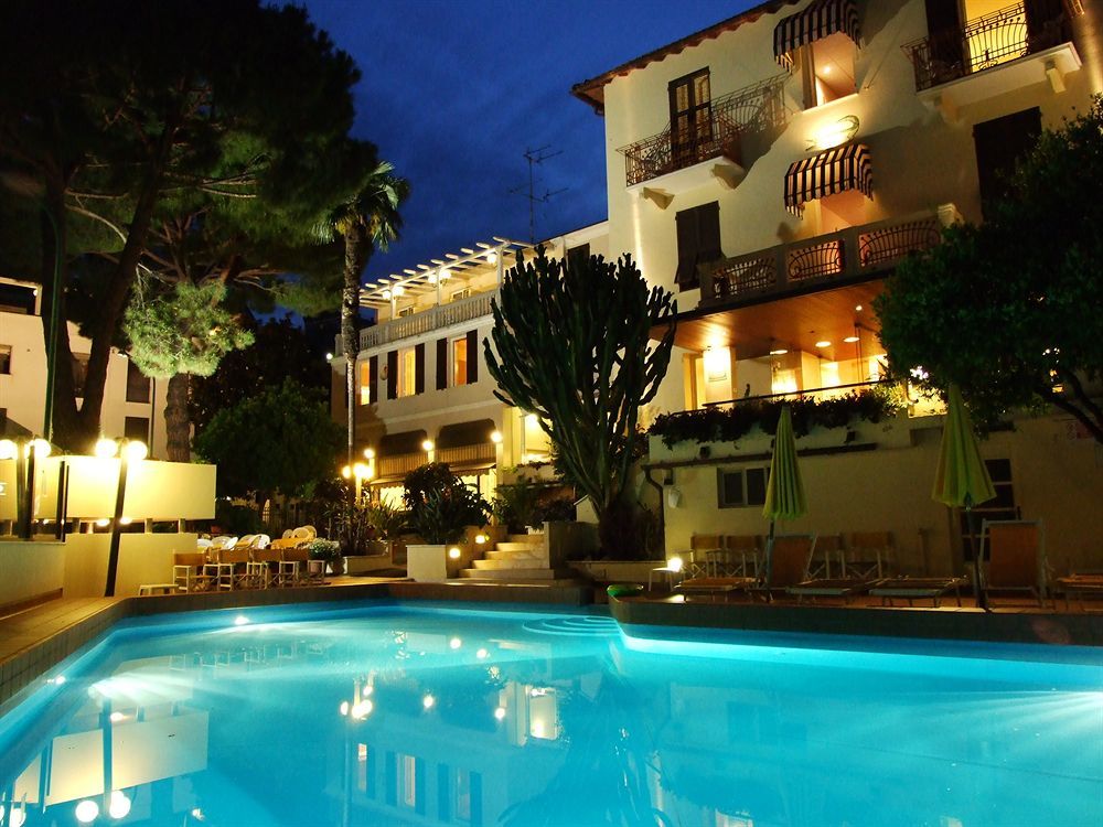 Coccodrillo Hotel & Apartments Varazze Zewnętrze zdjęcie